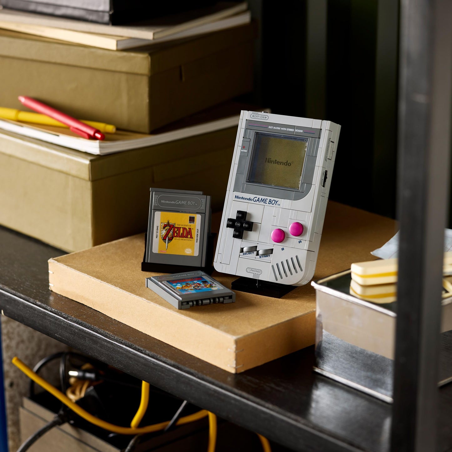 LEGO Super Mario Game Boy - model building for adults - Nintendo model with 2 game modules including Zelda and stand - retro gift for gaming fans - 72046