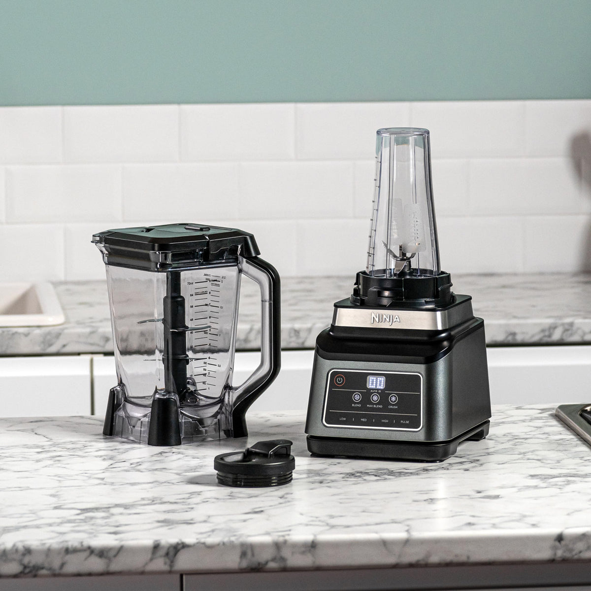 Ninja 2-in-1 Mixer cu 3 programe; Mixare, Max Mixare și Tocare & 4 setări manuale, recipient de 2,1L & pahar de 700ml, 1200W, lavabil în mașina de spălat vase, Auto-iQ, Negru BN750EU