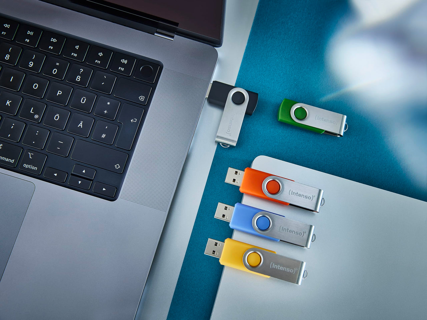Intenso Basic Line 10x 8 GB USB sticks USB 2.0 with practical labels, yellow, green, black, blue + orange, with silver metal bracket, pack of 10: Amazon.de: Electronics & Photo - 3503561