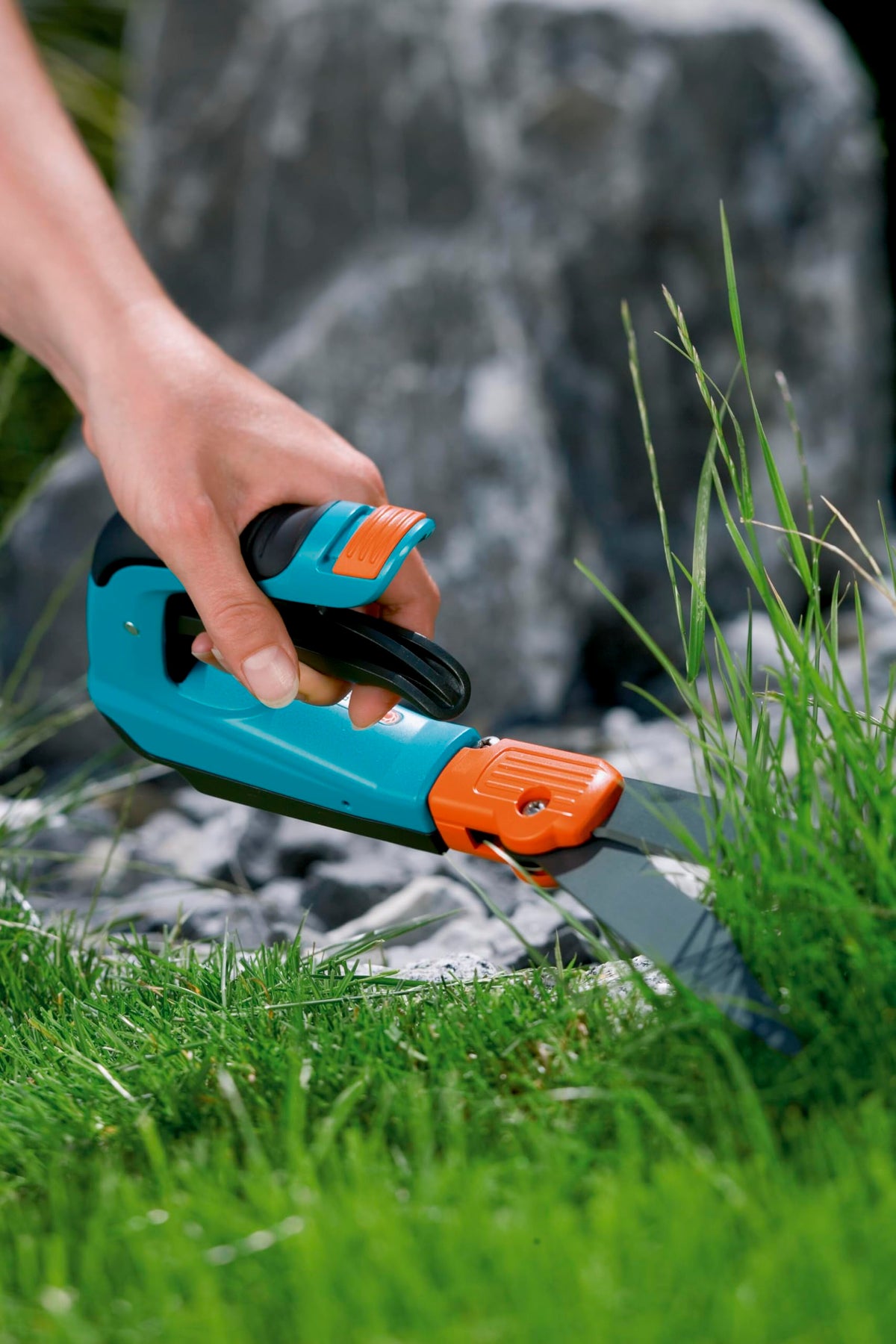 Gardena Comfort Grass Shears, rotatable: The ideal garden shears for precise lawn edge cutting, suitable for both right and left-handed users, with an ergonomic handle design for easier cutting (8735-20) - 08735-20