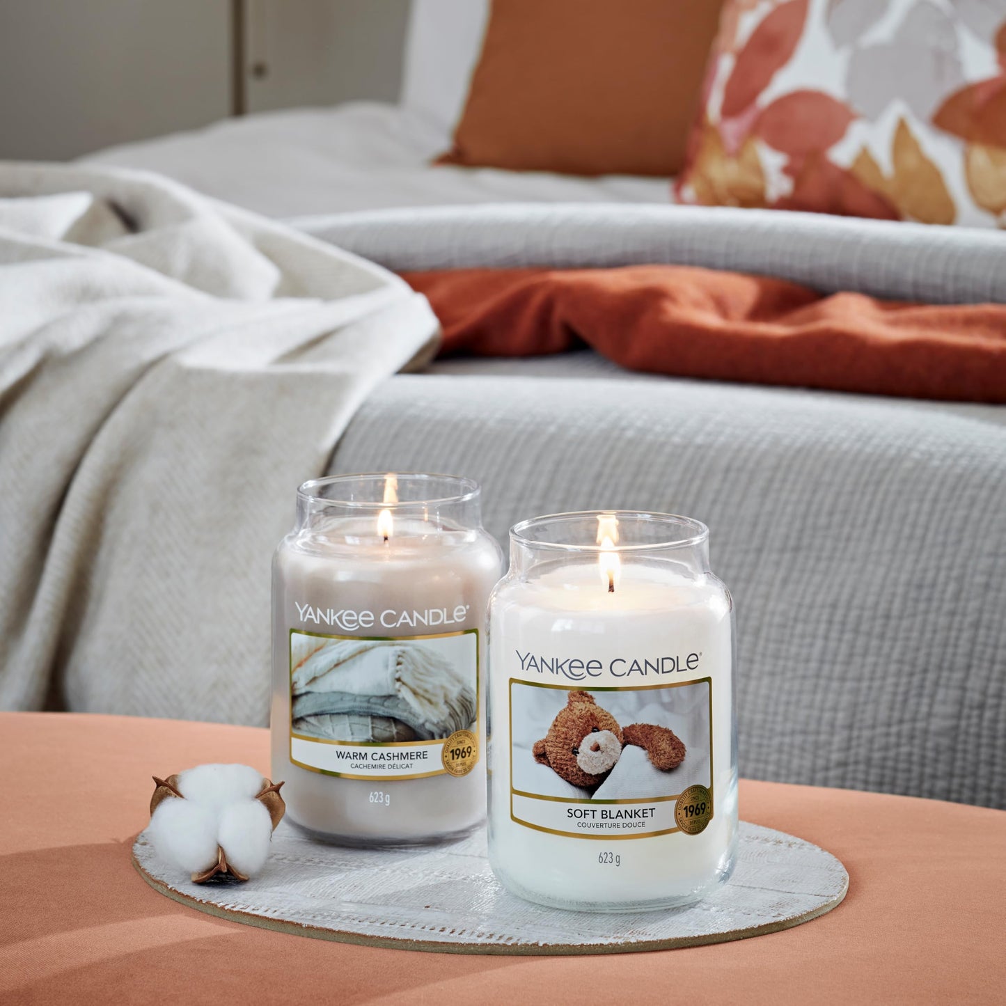 Yankee Candle scented candle in a glass (large) | Soft Blanket | Burning time up to 150 hours | Perfect gifts for women - 1173563EZ