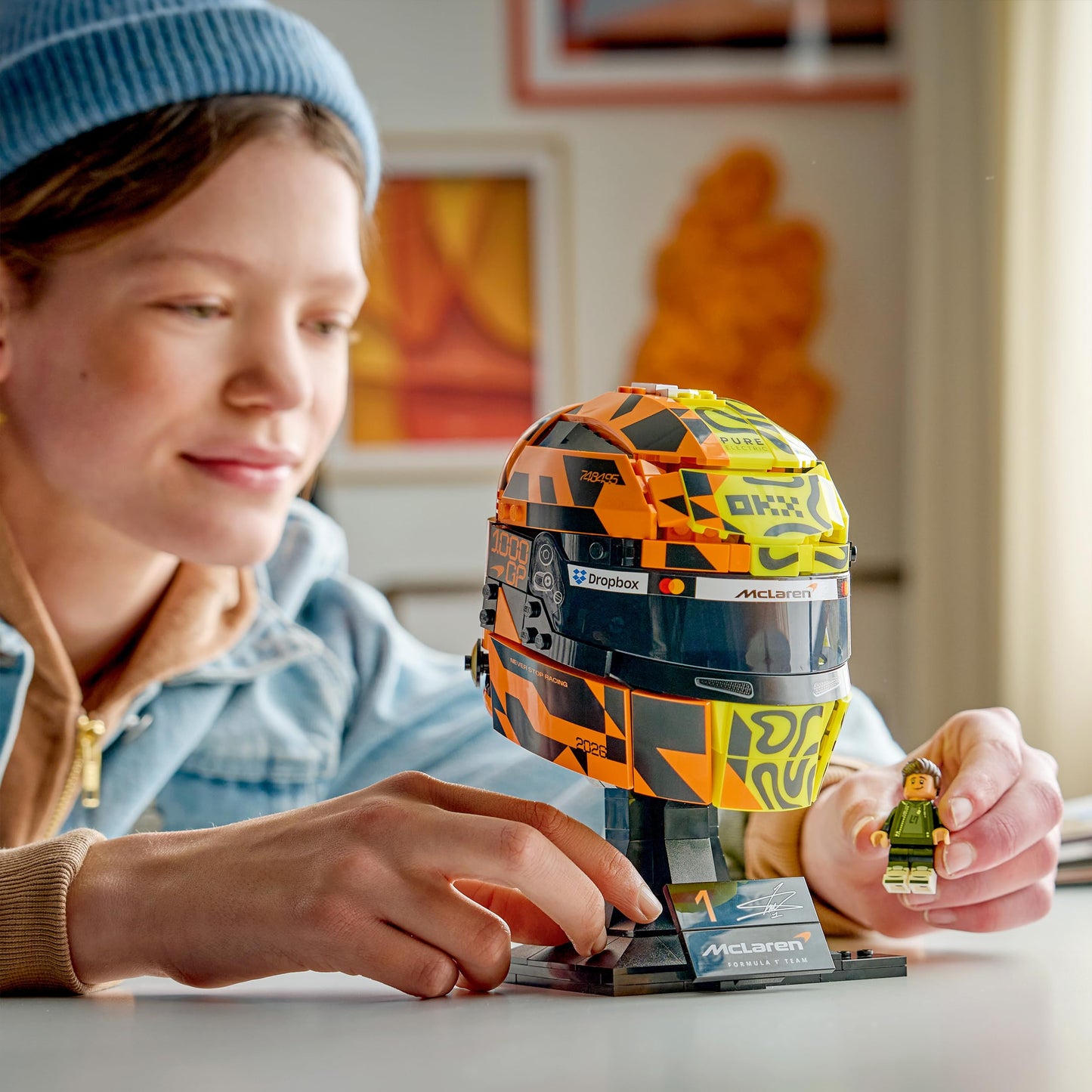 LEGO Editions McLaren MasterCard F1 Team Lando Norris' Helmet - F1 fan item - model building with collectible minifigure - gift for boys aged 14 and over & adult motorsport fans - 43023