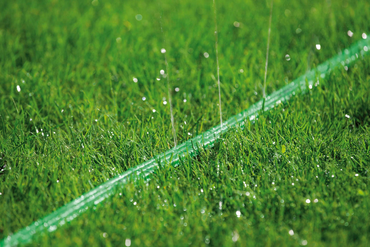 Gardena hose sprinkler: Fine spray sprinkler for watering elongated, narrow zones, length 15 m, ready for connection, green, can be individually shortened or extended (1998-20) - 01998-20