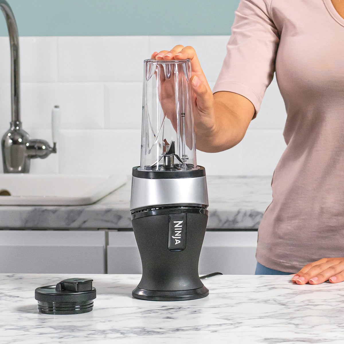 Ninja Slim Mixer și Smoothie Maker, 700 W, 2 x 470 ml, Argintiu/Negru - QB3001EUS