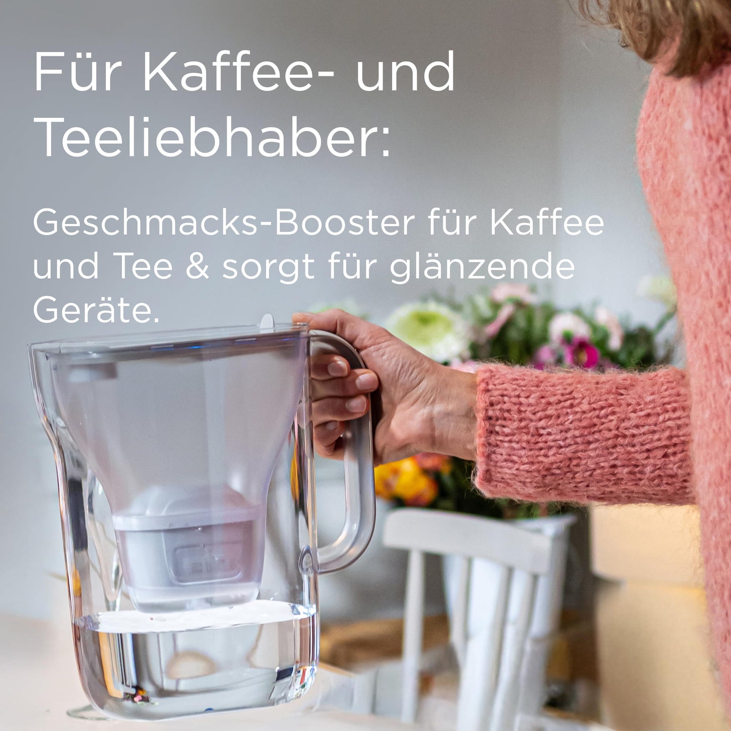 BRITA water filter jug Style Essential white (2.4l) incl. 4x BRITA MAXTRA PRO extra limescale protection - refrigerator-suitable filter jug with Smart Light LED & folding lid, filters impurities & more - 142384