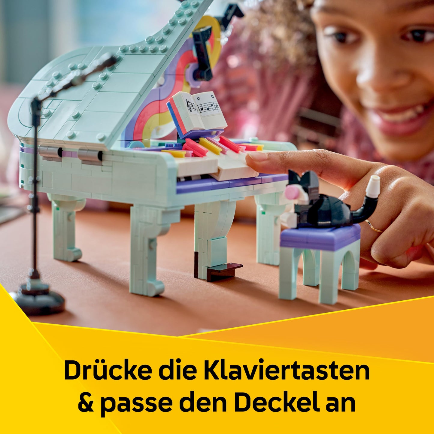 LEGO Creator 3-in-1 set decorative piano with cat - retro model building with 3 building options: piano, radio or record player - DIY children's room decoration - gift for girls and boys aged 9 and up - 31392