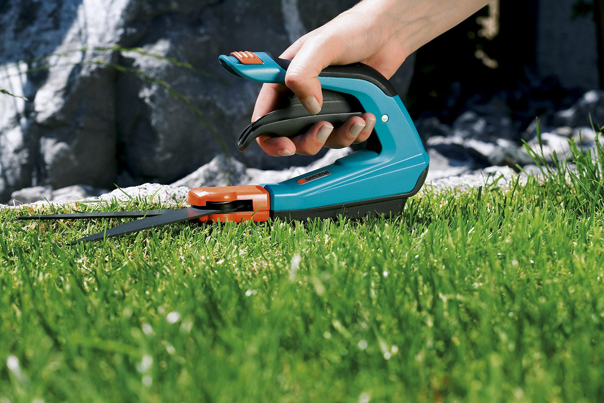 Gardena Comfort Grass Shears, rotatable: The ideal garden shears for precise lawn edge cutting, suitable for both right and left-handed users, with an ergonomic handle design for easier cutting (8735-20) - 08735-20