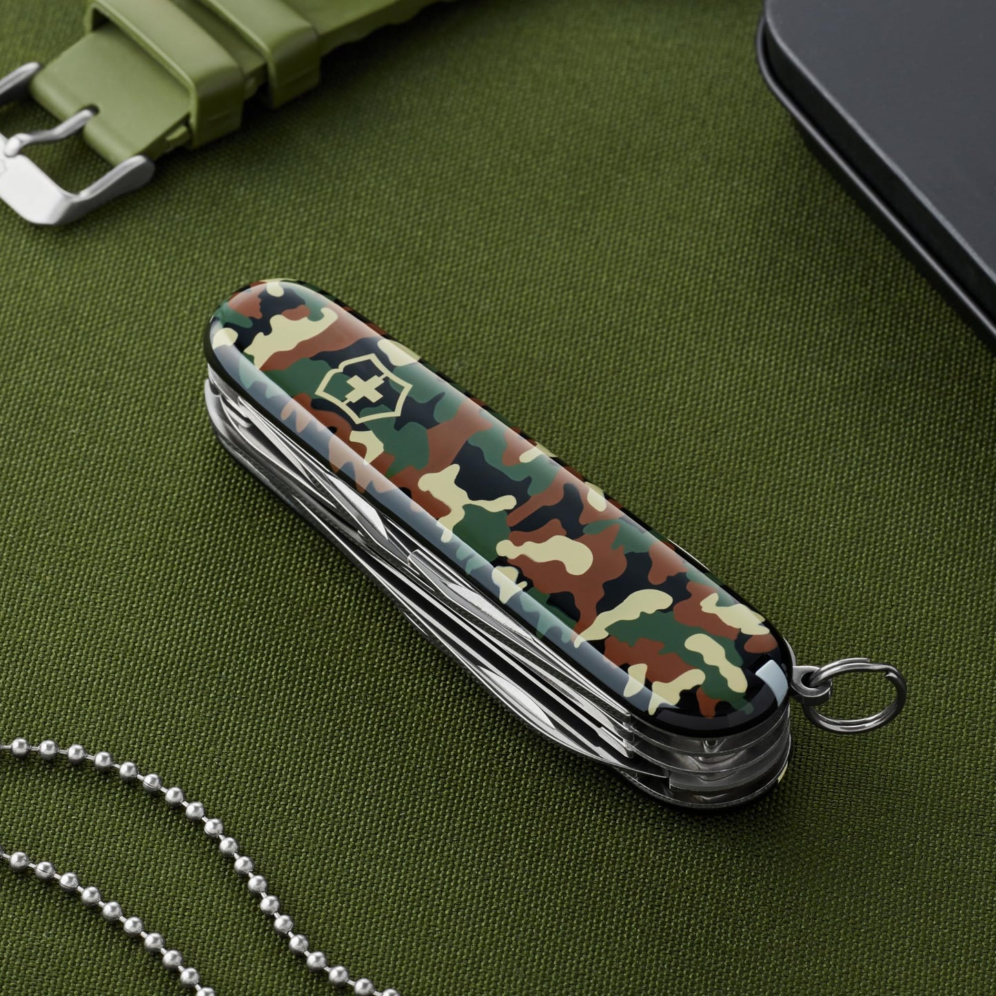 Victorinox Swiss Army Knife Huntsman, Multitool, Swiss Army Knife with 15 functions, blade, corkscrew, can opener, folding box, camouflage - 1.3713.94
