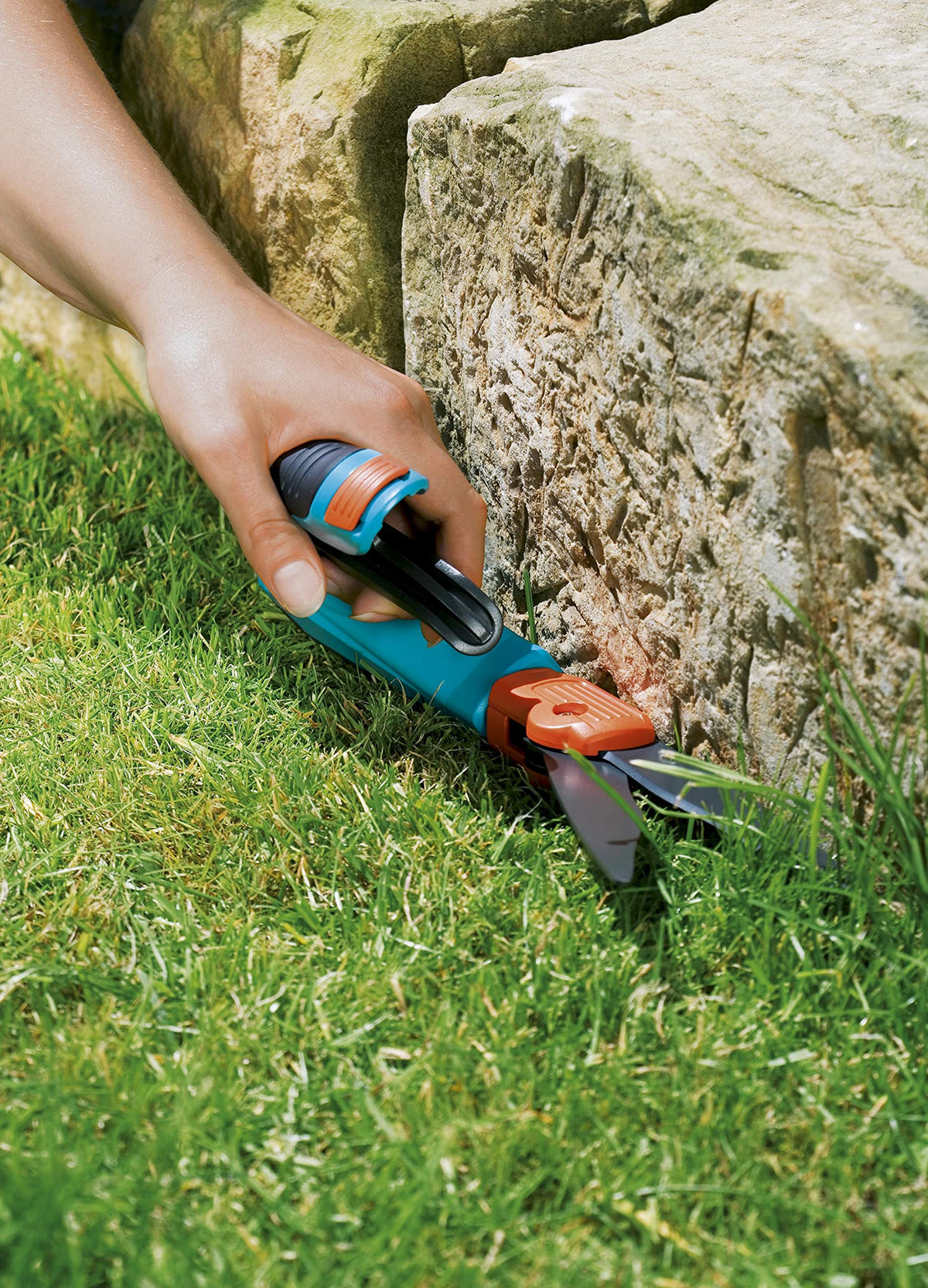 Gardena Comfort Grass Shears, rotatable: The ideal garden shears for precise lawn edge cutting, suitable for both right and left-handed users, with an ergonomic handle design for easier cutting (8735-20) - 08735-20