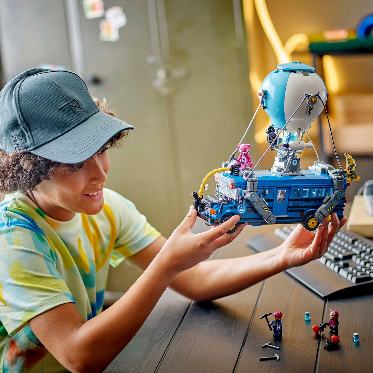 LEGO Fortnite Battle Bus, toy from the video game with minifigures, gift for gaming fans aged 10 and up, vehicle building set for kids, creative birthday gift - 77073