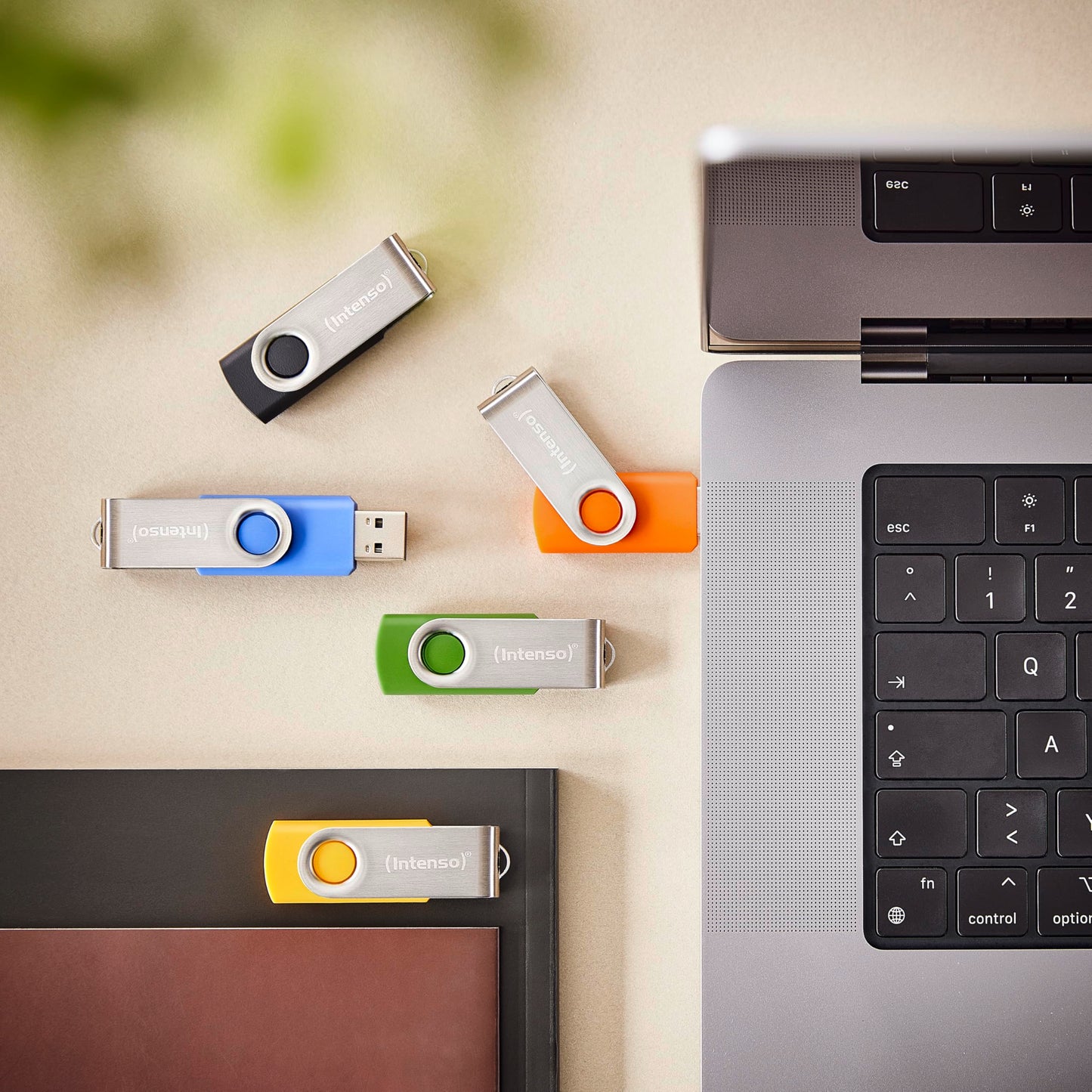 Intenso Basic Line 10x 8 GB USB sticks USB 2.0 with practical labels, yellow, green, black, blue + orange, with silver metal bracket, pack of 10: Amazon.de: Electronics & Photo - 3503561