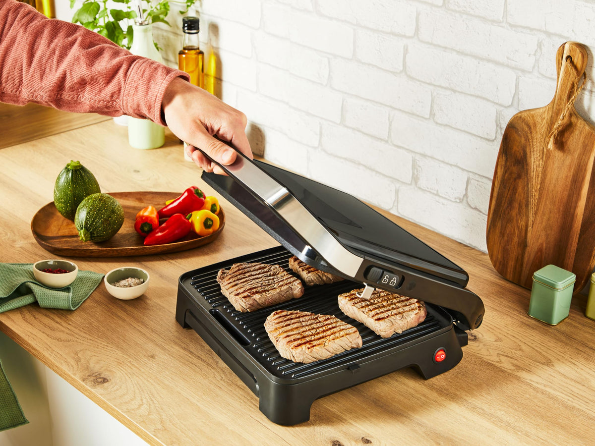 Tefal Inicio Classic 2-in-1 Grill de contact și panini, 2000 W, design compact, carcasă din oțel inoxidabil, tavă pentru colectarea sucurilor, plăci de grătar cu strat antiaderent, negru, GC271810