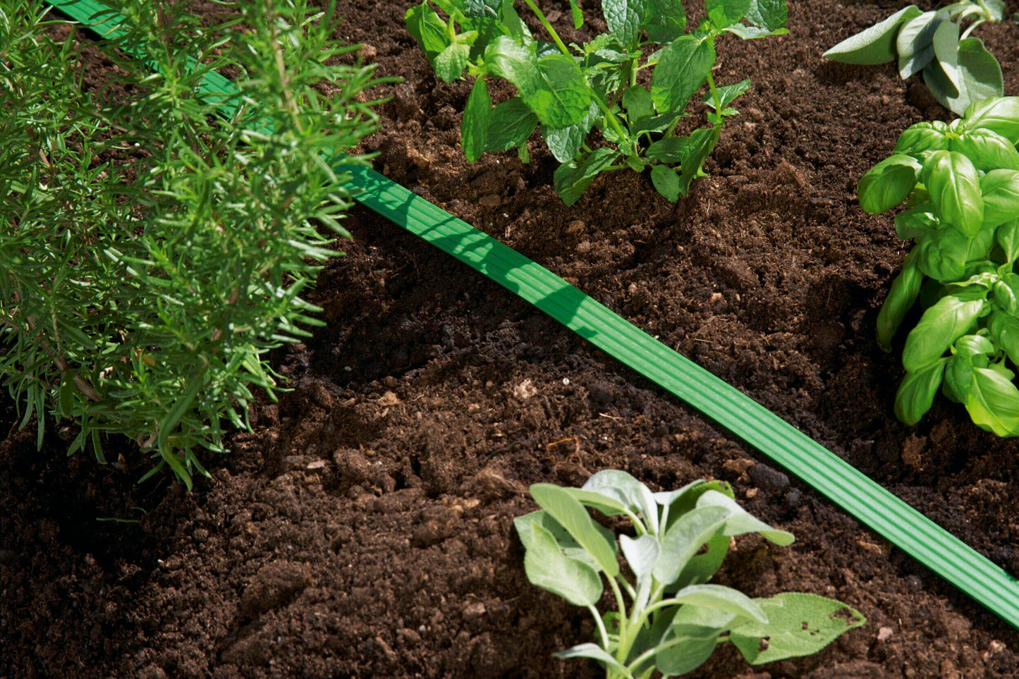 Gardena hose sprinkler: Fine spray sprinkler for watering elongated, narrow zones, length 15 m, ready for connection, green, can be individually shortened or extended (1998-20) - 01998-20