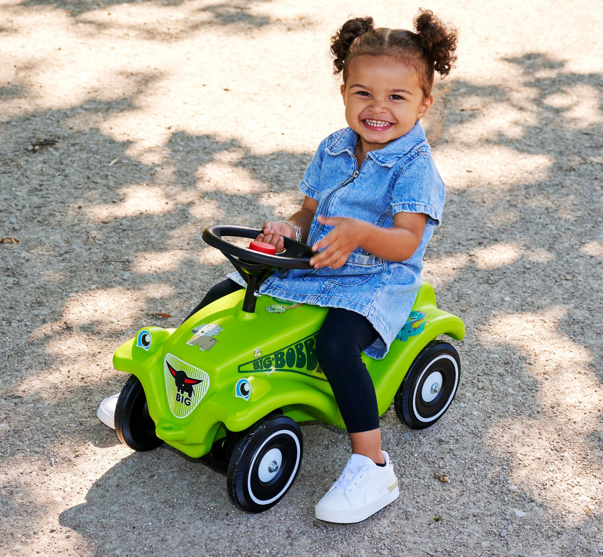 Big Bobby Car Classic Dino - Ride-on car for children from 1 year old in colorful dinosaur design with a black safety steering wheel and horn, suitable for kids from 12 months (up to 50 kg), green with stickers. - 800056143