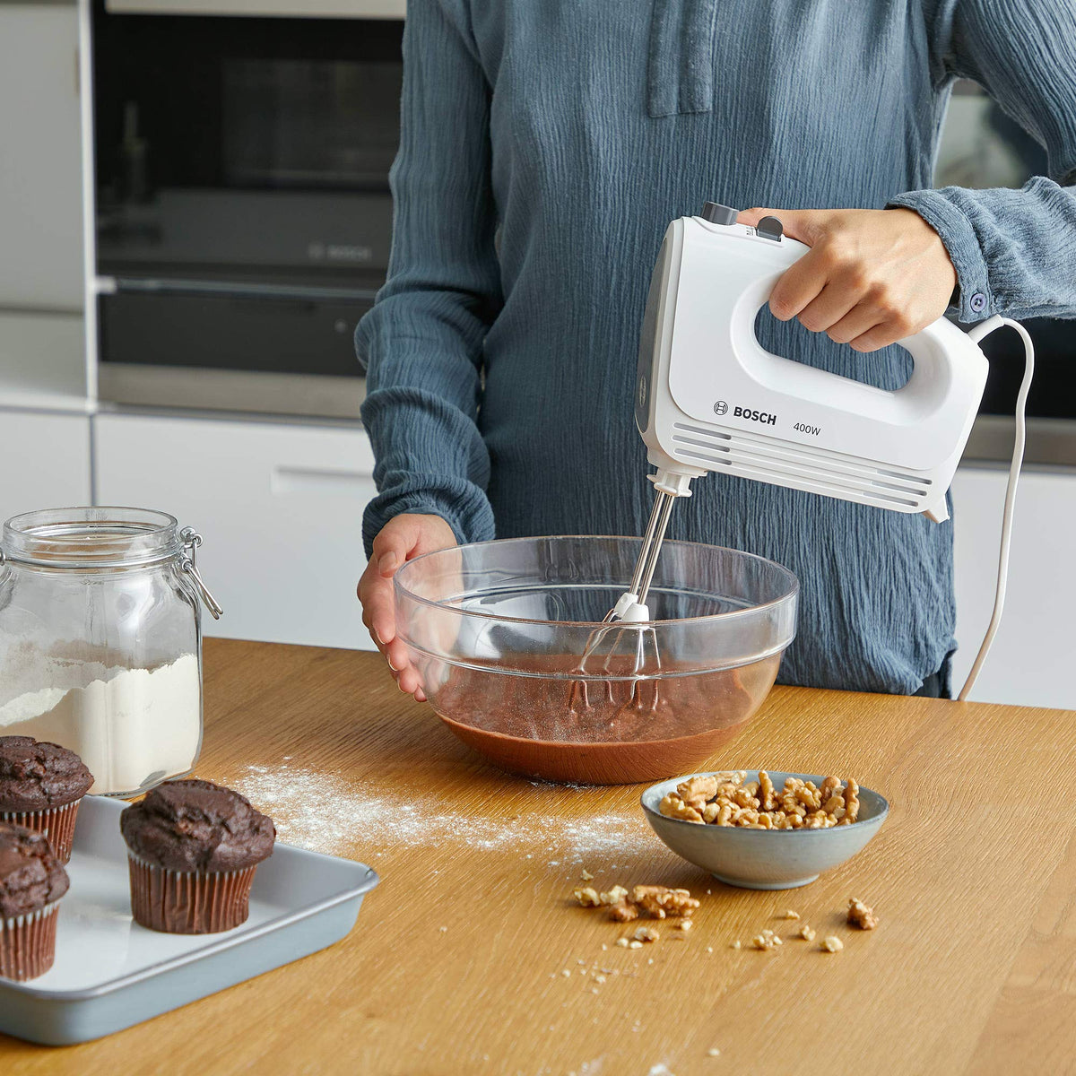 Bosch Hand Mixer, 2 beaters, 2 dough hooks, stainless steel, dishwasher safe, 4 speed settings, turbo function, lightweight, quiet, 400 W, white, CleverMixx MFQ24200