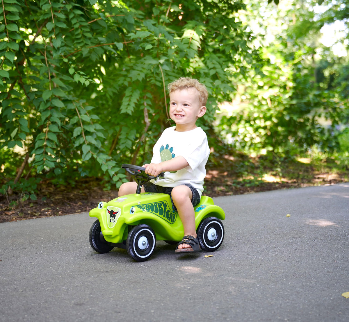 Big Bobby Car Classic Dino - Ride-on car for children from 1 year old in colorful dinosaur design with a black safety steering wheel and horn, suitable for kids from 12 months (up to 50 kg), green with stickers. - 800056143