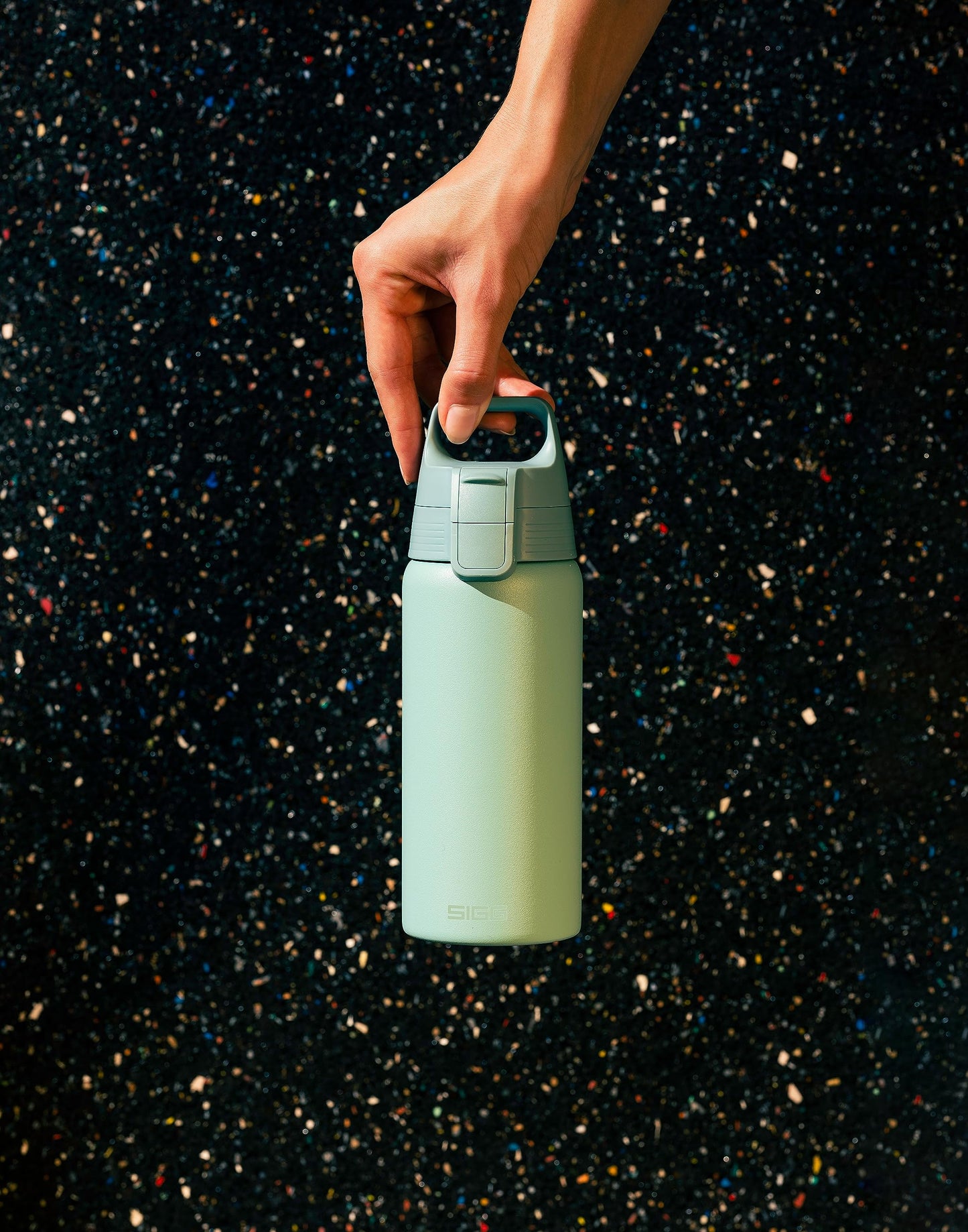 SIGG - Insulated drinking bottle - Thermos bottle Shield Therm One Eco Green - carbonated drinks - leak-proof - dishwasher safe - BPA-free - 90% recycled stainless steel - light green - 0.5L - 6022.20
