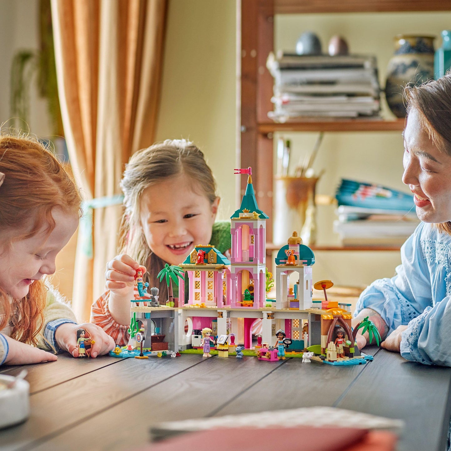 LEGO ǀ Disney Princess Castle & Royal Pets - Detailed Interior Set - Includes Ariel, Rapunzel, Mulan, Jasmine & Moana Mini Figures - Gift for Ages 6+ - 43267