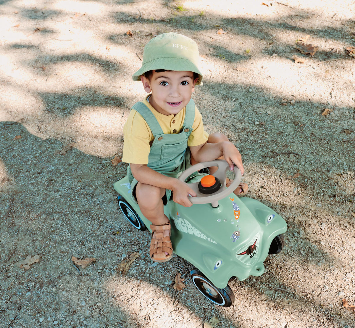Big Bobby Car Classic Green Sea - Ride-on car for children from 1 year old in a colorful sea design with a gray safety steering wheel and horn, suitable for kids aged 1-5 years (up to 50 kg), sage green with stickers. - 800056141