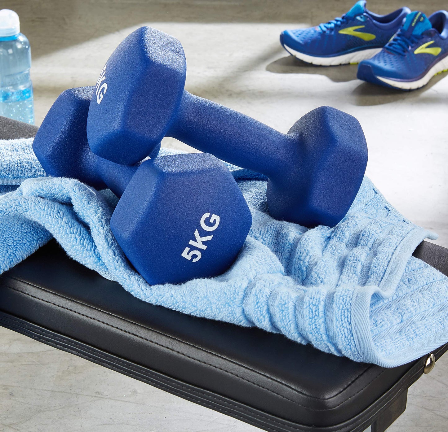Amazon Basics Neoprene Dumbbell Weights (Sets of 2, 5kg Dumbbells) Blue - NPDBP5KG