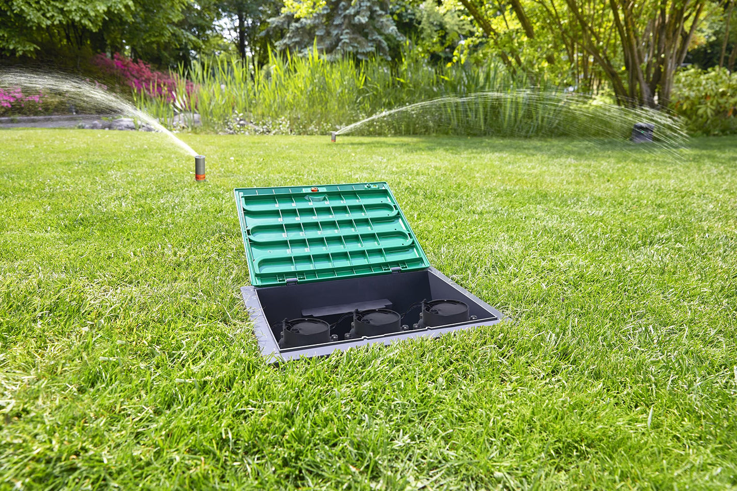 Gardena Valve Box V3: Floor installation box for underground installation of irrigation valves, easy installation and removal, with child safety lock (1255-20) - 1255-U