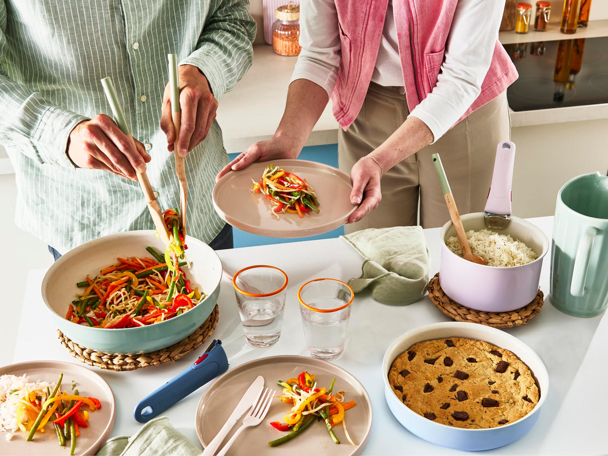 Tefal Ingenio Serenity Cookware Set 11-piece – stackable and space-saving set made of aluminum, Mineralia non-stick coating, detachable handle, suitable for all types of cooktops including induction, Eucalyptus - L828SB04