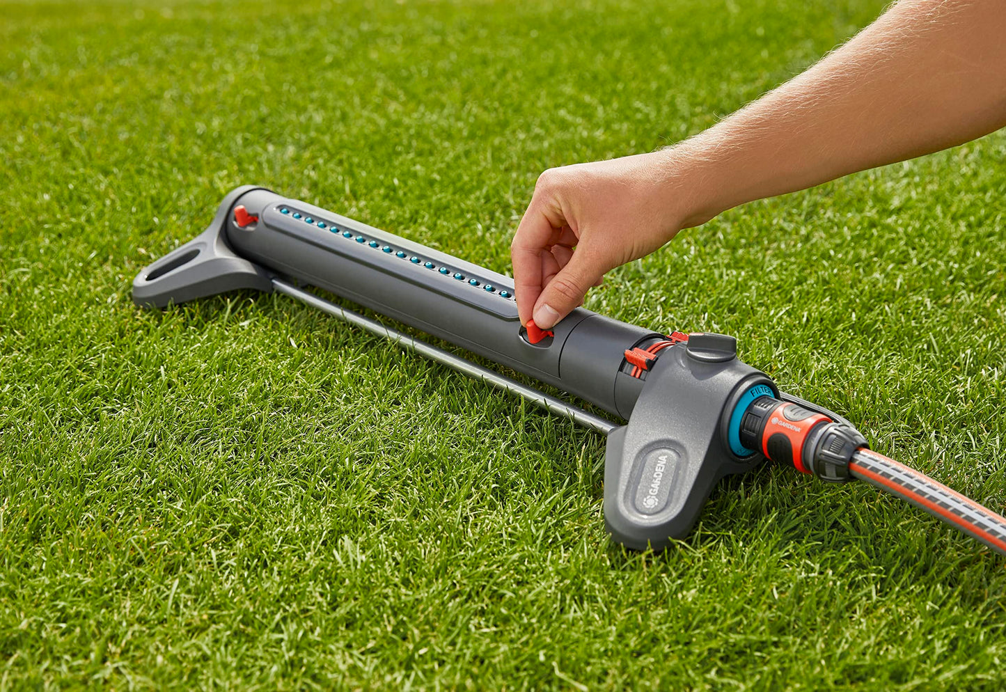 Gardena square sprinkler AquaZoom L: sprinkler for irrigating areas of 28-350 m², range 7-21 m, blasting distance 4-17 m, integrated metal filter (18714-88) - 20570-81.000.00