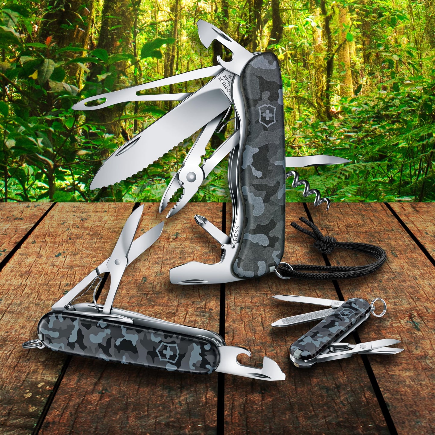 Victorinox Swiss Army Knife Huntsman, Multitool, Swiss Army Knife with 15 functions, blade, corkscrew, can opener, folding box, navy camouflage - 1.3713.942