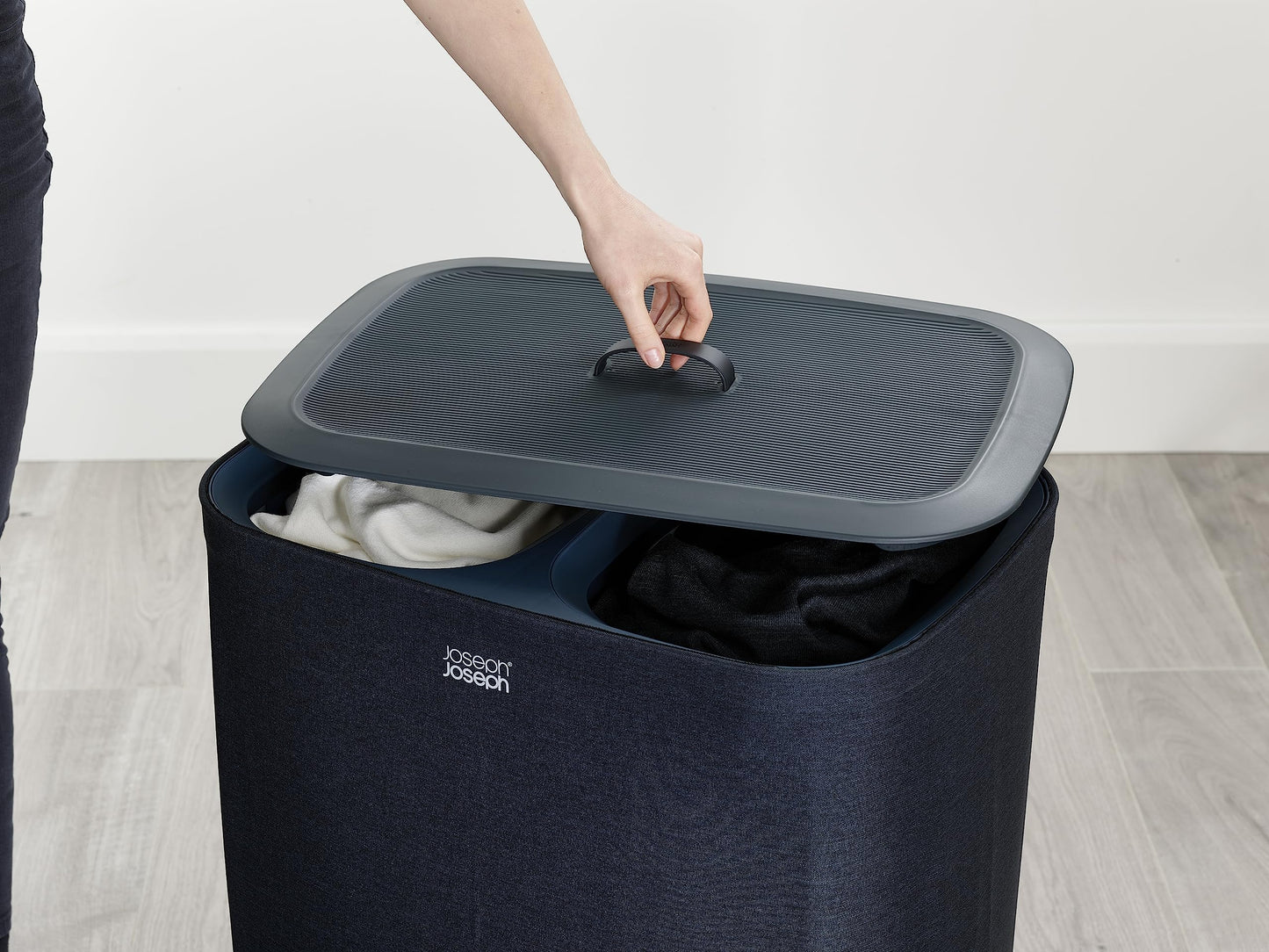 Joseph Joseph Tota - 90L Laundry Hamper with Lid, Separate Compartments with Removable Cotton Bags with Handles for Easy Carrying and Separation of Garments - Charcoal Black - 50004