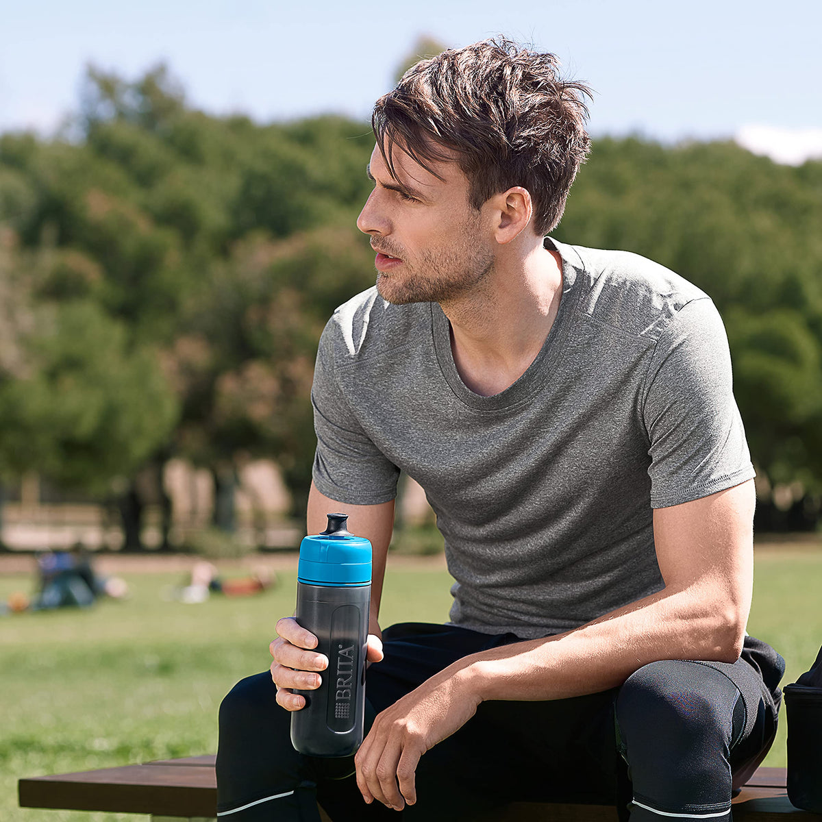 BRITA Sticlă de filtrare a apei albastră (600ml) / Sticlă de băut practică cu filtru de apă pentru deplasare din plastic fără BPA / Filtrează în timpul băutului / Potrivită pentru mașina de spălat vase - S1200