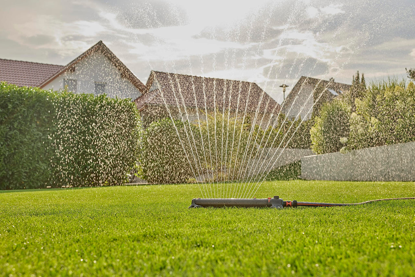 Gardena square sprinkler AquaZoom L: sprinkler for irrigating areas of 28-350 m², range 7-21 m, blasting distance 4-17 m, integrated metal filter (18714-88) - 20570-81.000.00