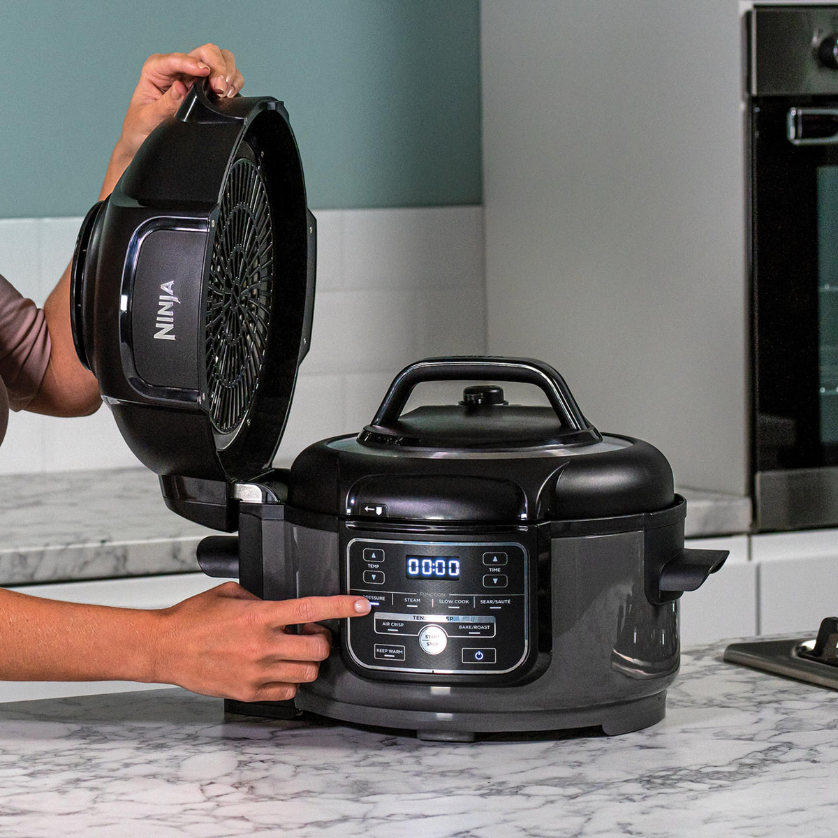 Ninja Foodi MINI Multicooker, 4.7L, 6-in-1 Multicooker, Pressure Cooker, Air Fryer, Slow Cooker, 1460W, Gray/Black OP100EU