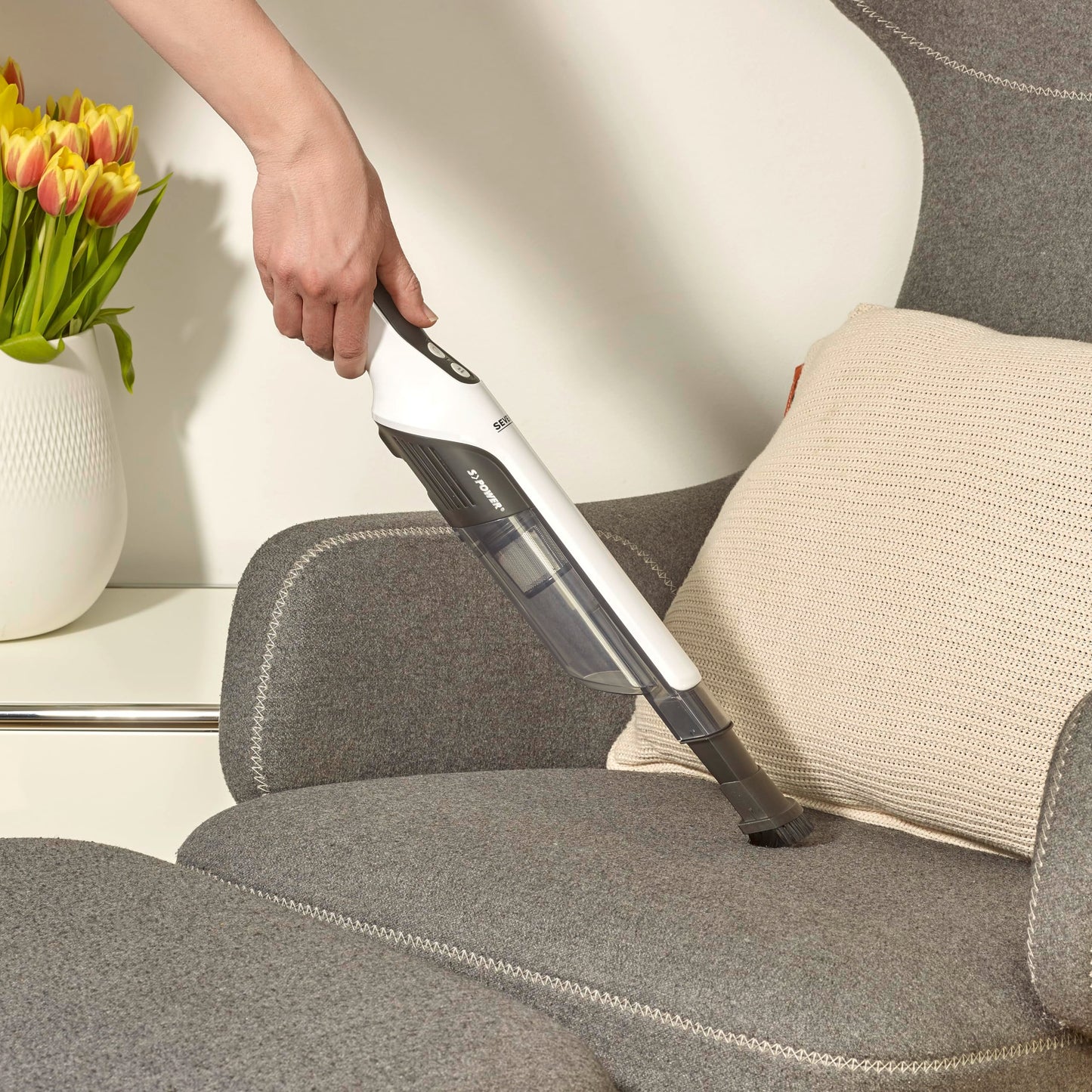Severin cordless handheld vacuum cleaner, quiet animal hair vacuum cleaner with furniture attachment for furniture and keyboards, wireless handheld vacuum cleaner with battery for up to 30 minutes running time, matt white/black, HV 7140