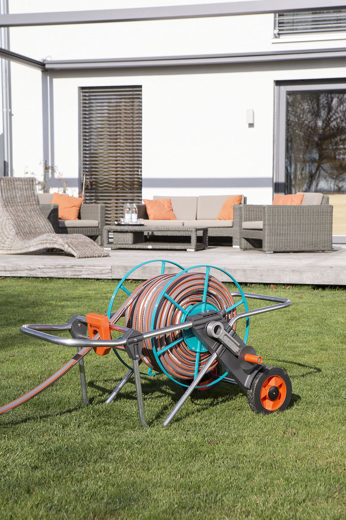 Gardena Metal Hose Cart 100: Sturdy, coated hose reel, angled hose connection, drip stop, Max. 100 m 1/2 inch, 80 m 5/8 inch, 50 m 3/4 inch, 25 m 1 inch (2674-20) - 2674-U