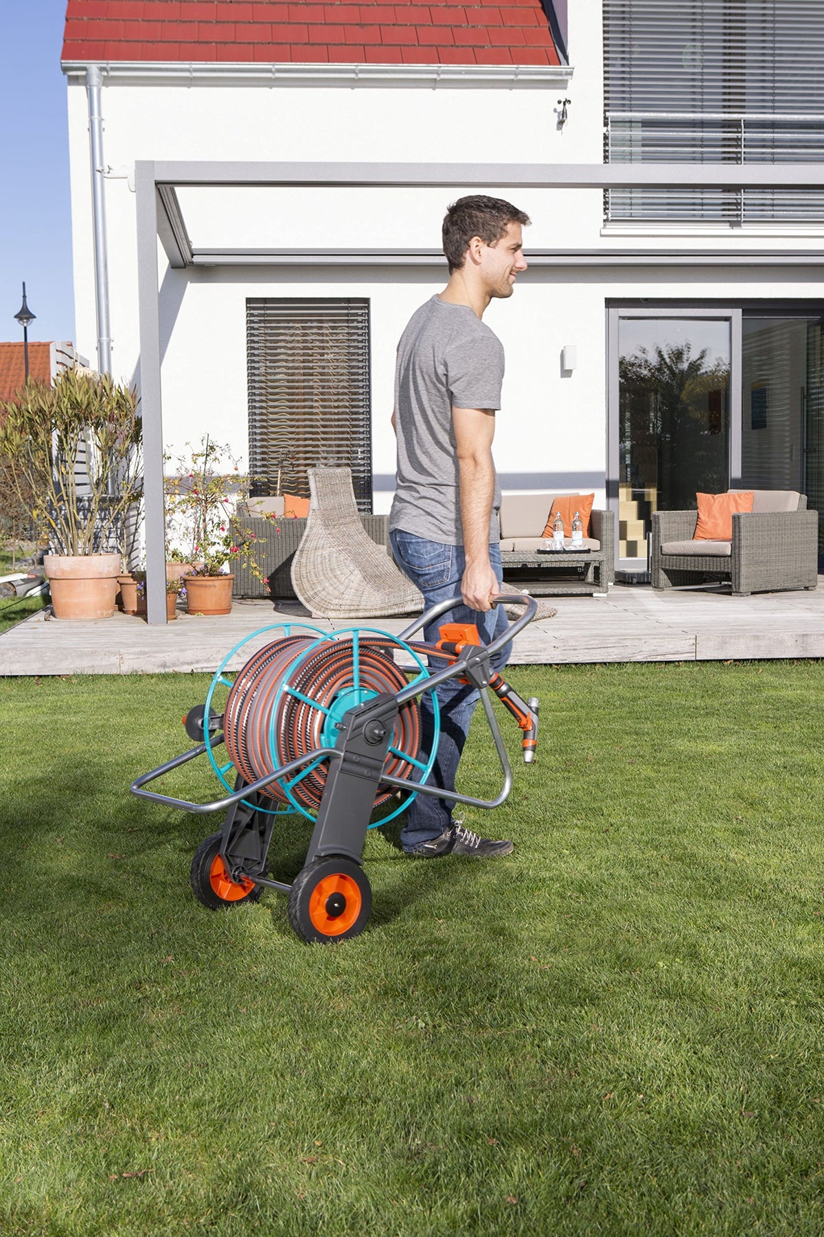Gardena Metal Hose Cart 100: Sturdy, coated hose reel, angled hose connection, drip stop, Max. 100 m 1/2 inch, 80 m 5/8 inch, 50 m 3/4 inch, 25 m 1 inch (2674-20) - 2674-U