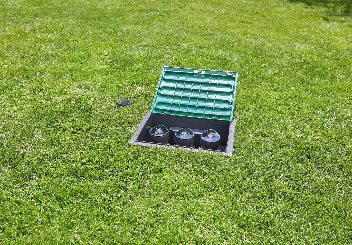 Gardena Irrigation Valve 9 V Bluetooth: Irrigation control programmable with Bluetooth app, range up to 10 m, 6 independent schedules (01285-20)